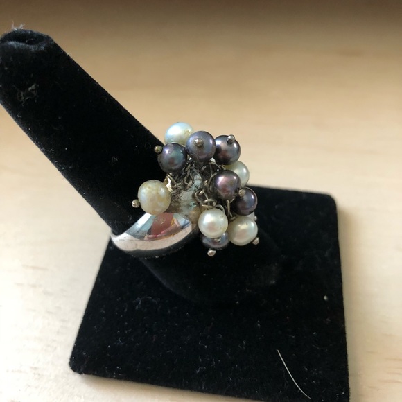 Ring - Picture 3 of 4